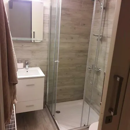 Fully Renovated Cozy House In Pano *